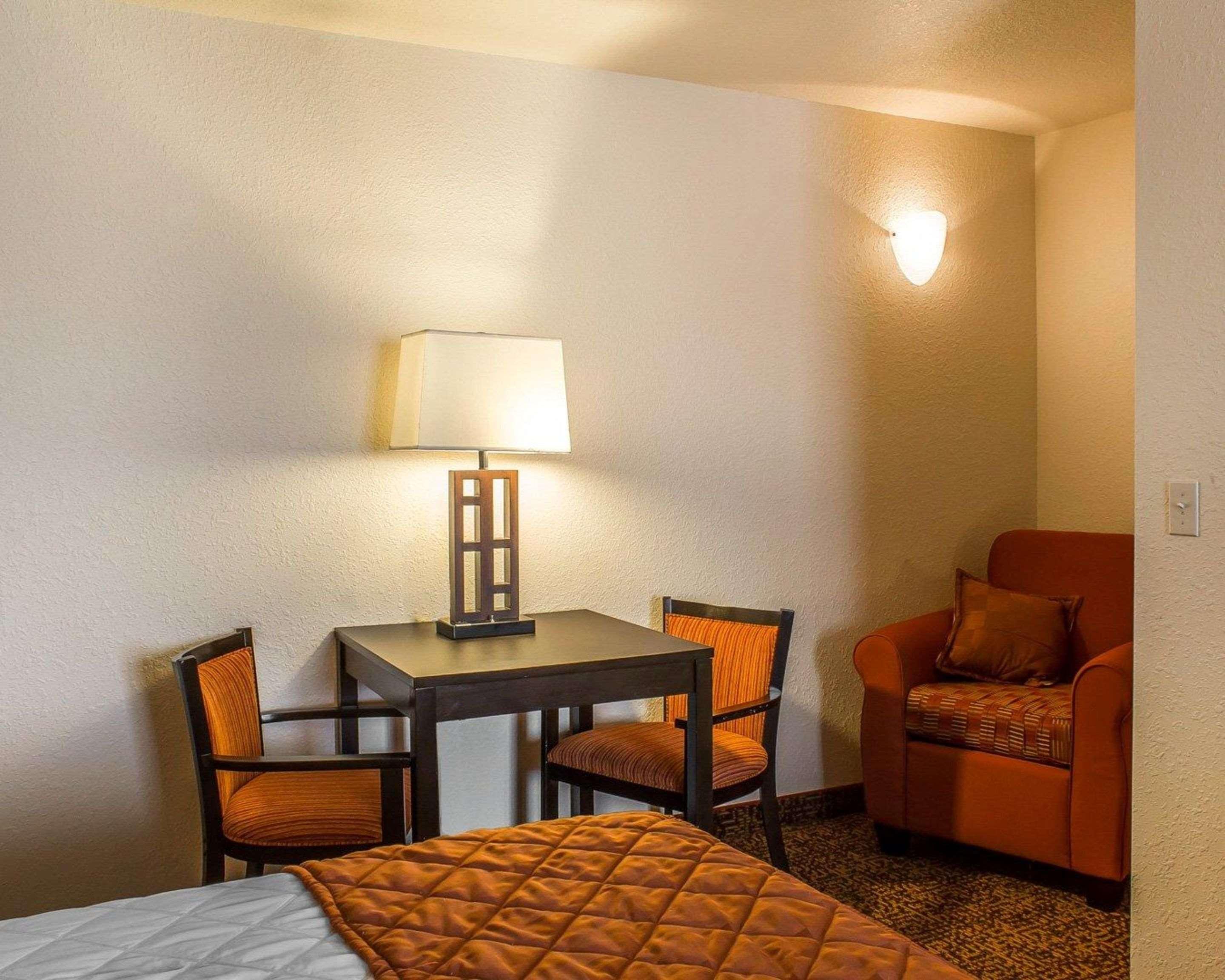 Rodeway Inn & Suites Near Okoboji Lake Milford Εξωτερικό φωτογραφία