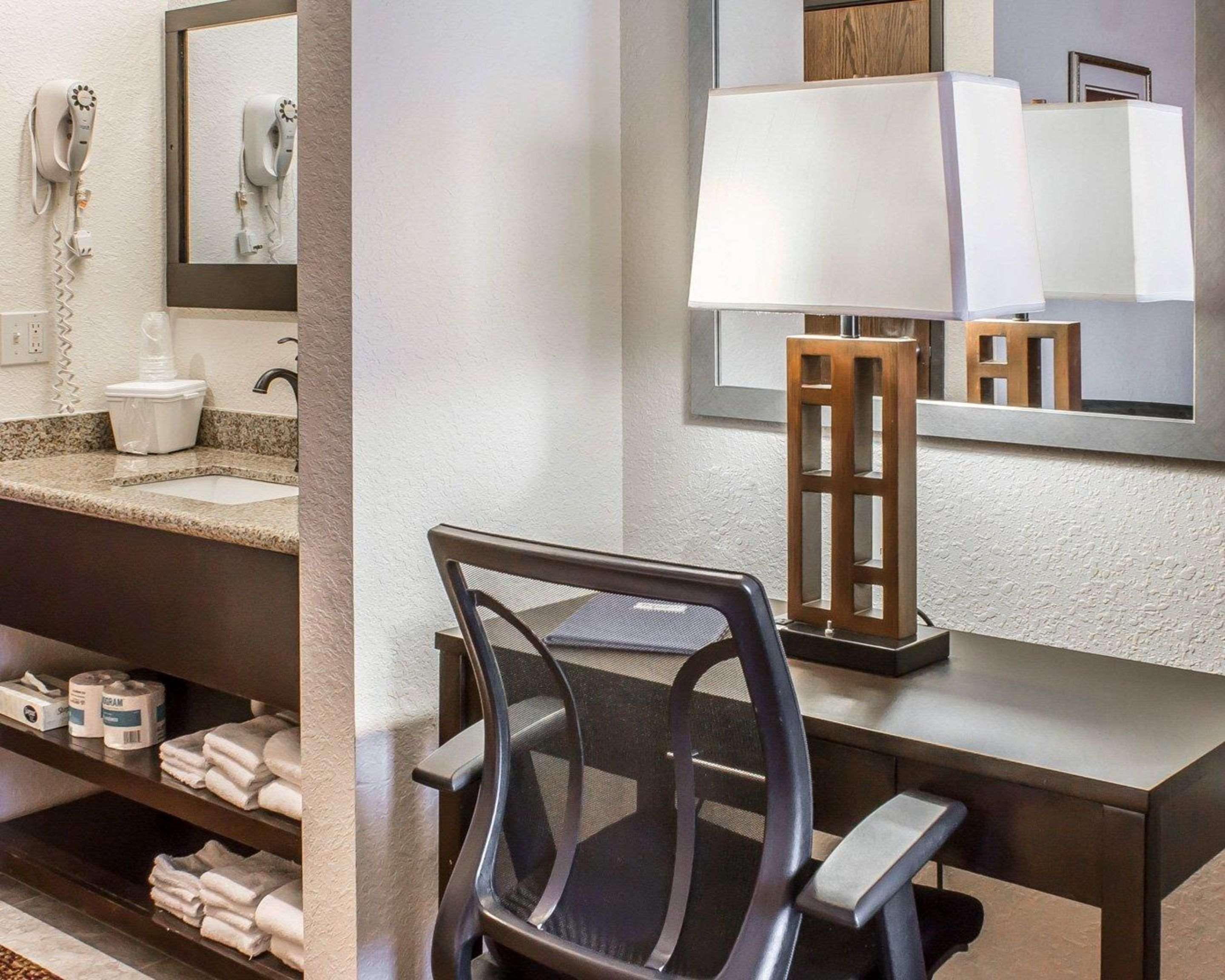 Rodeway Inn & Suites Near Okoboji Lake Milford Εξωτερικό φωτογραφία