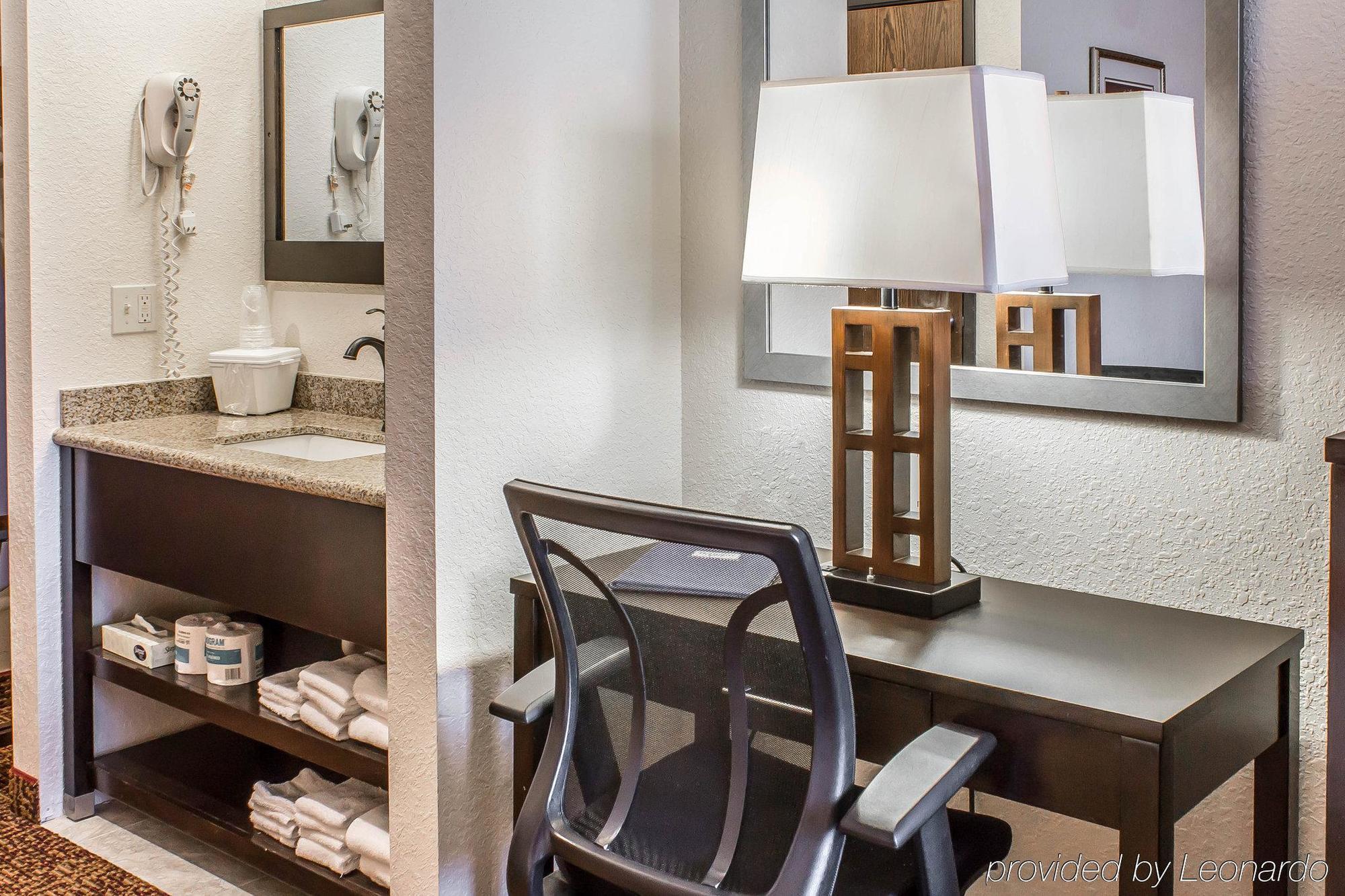 Rodeway Inn & Suites Near Okoboji Lake Milford Εξωτερικό φωτογραφία