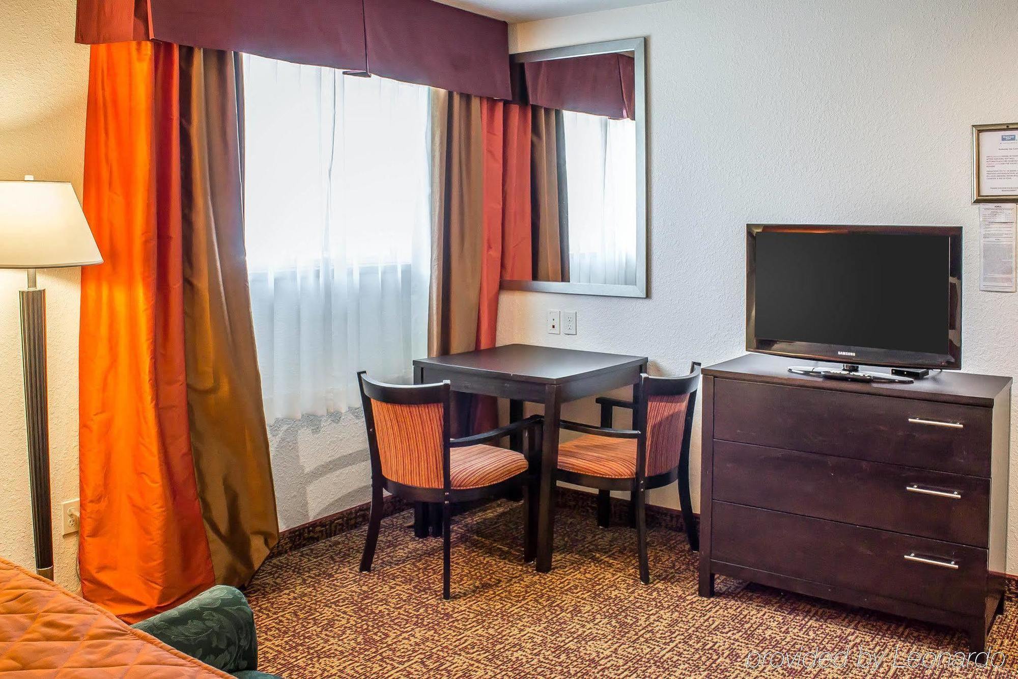 Rodeway Inn & Suites Near Okoboji Lake Milford Εξωτερικό φωτογραφία