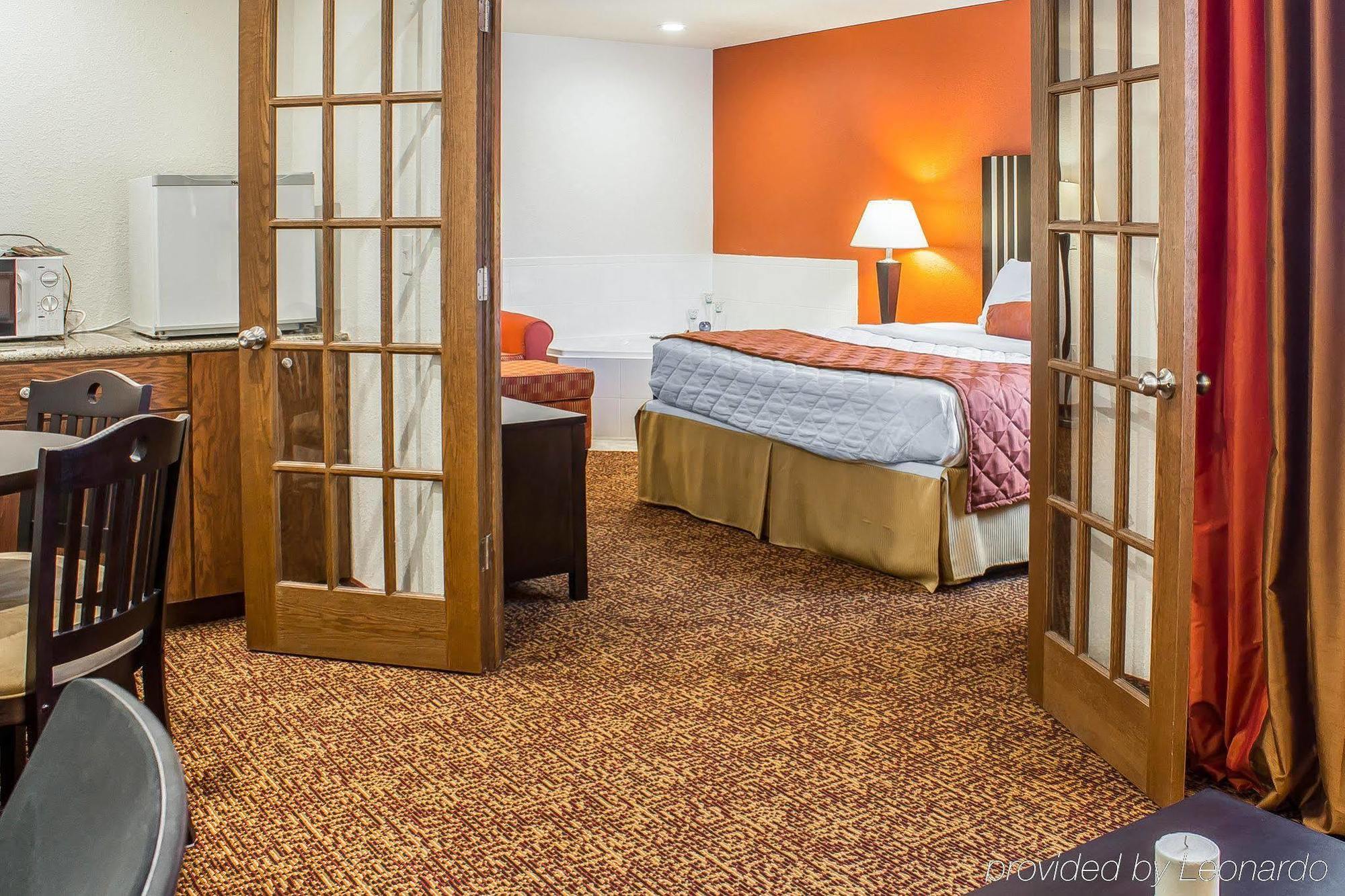 Rodeway Inn & Suites Near Okoboji Lake Milford Εξωτερικό φωτογραφία
